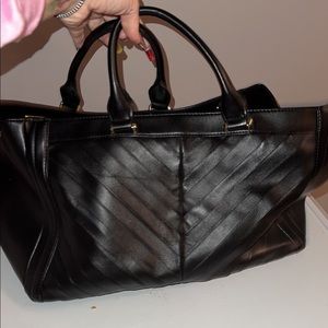 BCBG max azaria HANGBAG